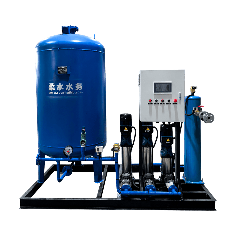 Constante drukwatervoorziening apparatuur met pomp- en uitbreidingstank
