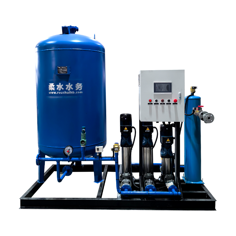 Constante drukwatervoorziening apparatuur met pomp- en uitbreidingstank